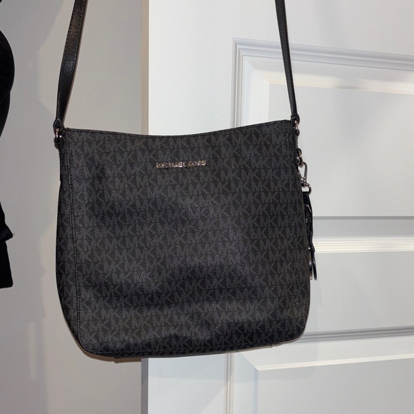 Michael Kors Handbags - Michael Kors Signature Black Crossbody Bag